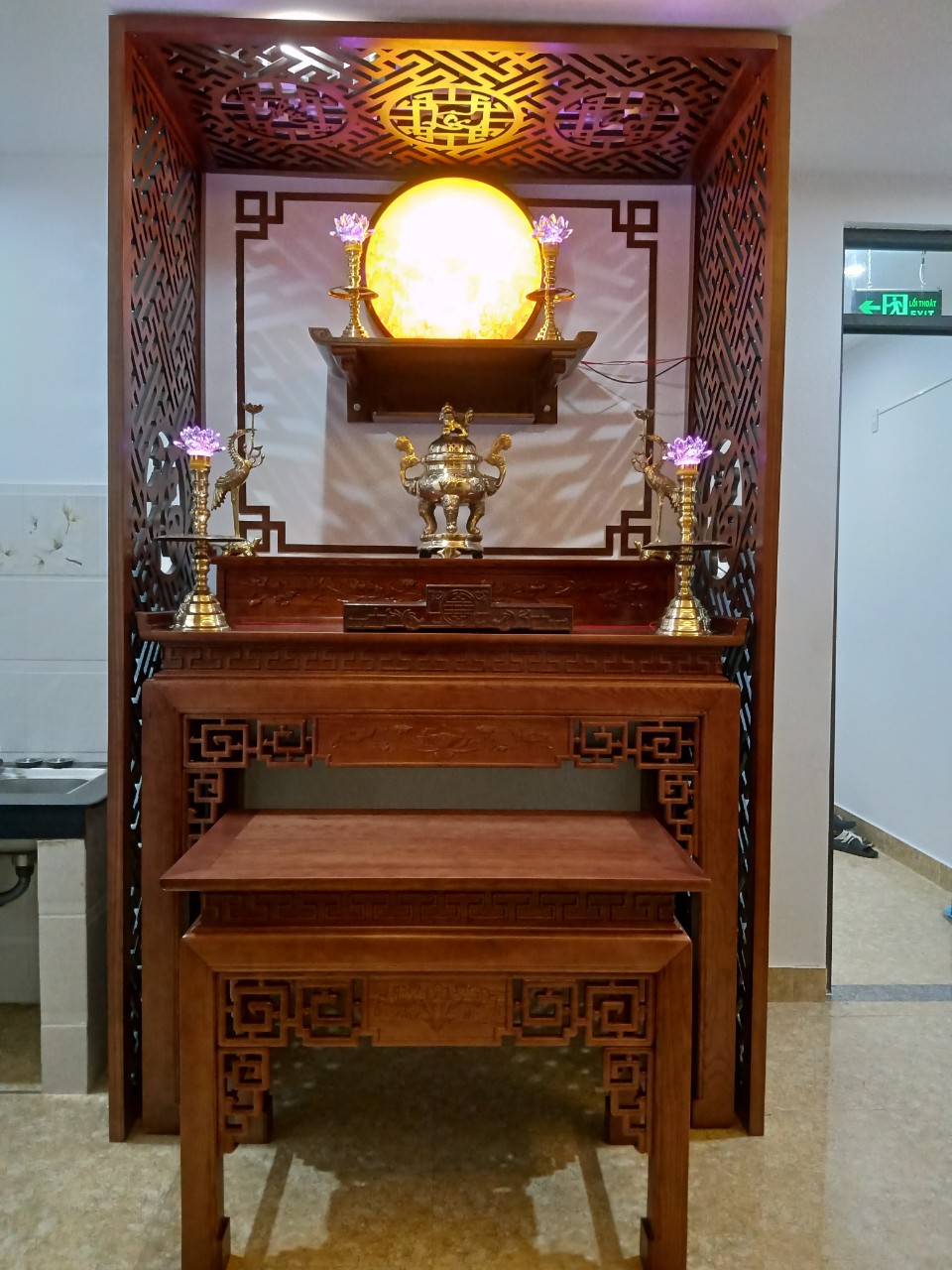 Hình ảnh thi công lắp đặt bàn thờ cho khách
