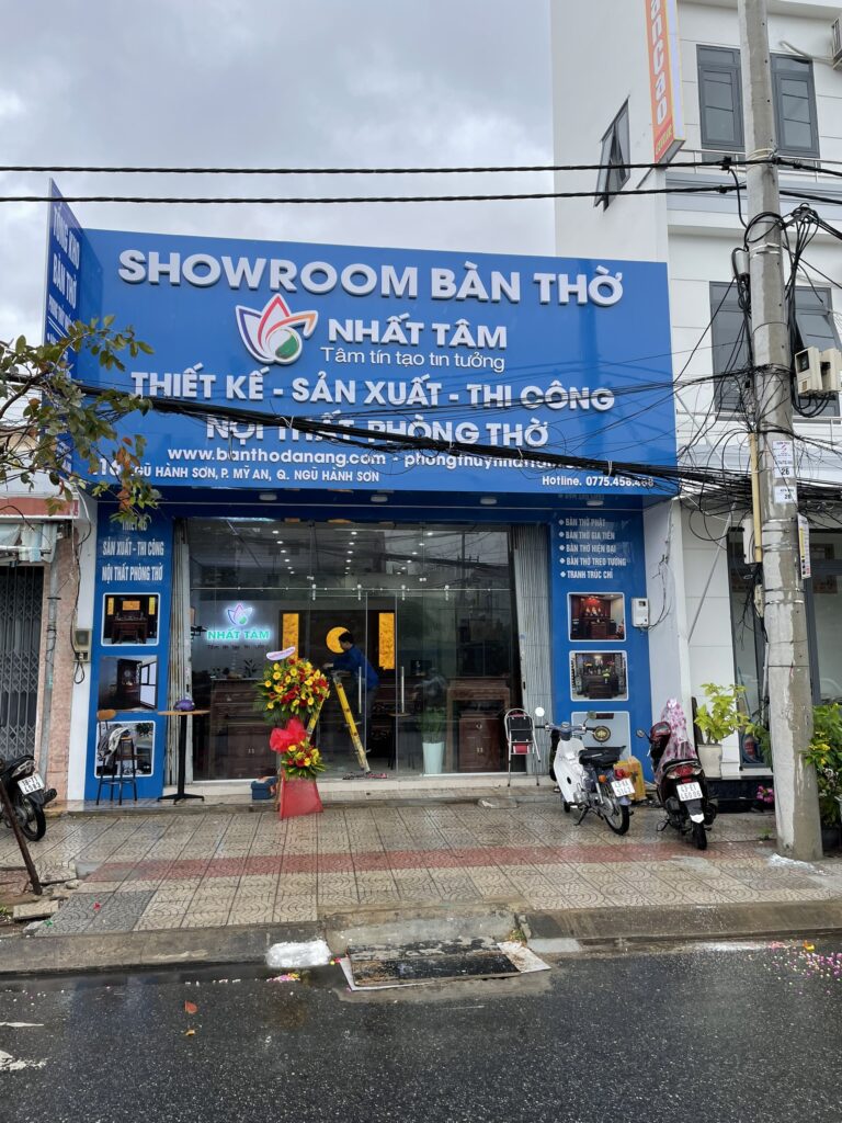 Bàn thờ đứng gỗ hương đá thương hiệu Bàn thờ Đà Nẵng