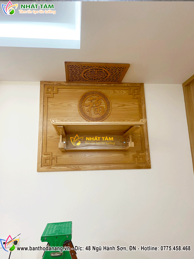 Bàn thờ treo tường đẹp mẫu có ốp hậu